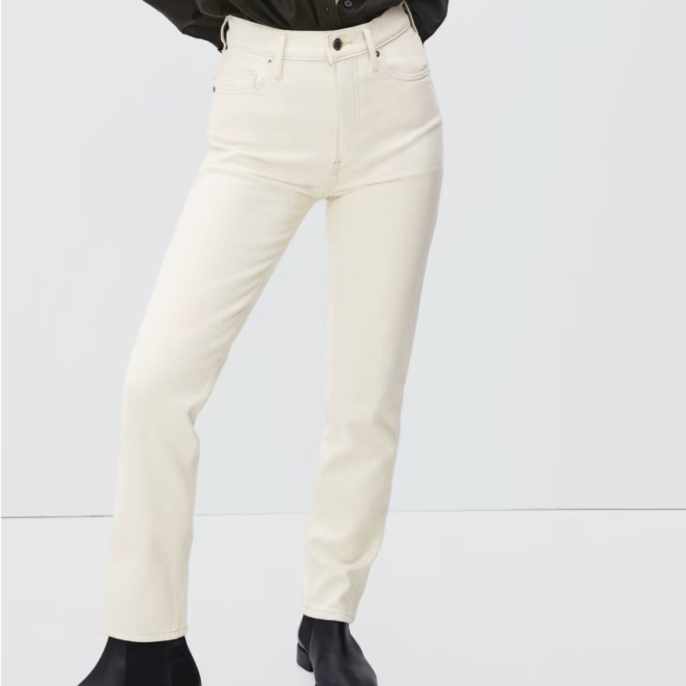 Everlane 90s Cheeky Jean in Cream